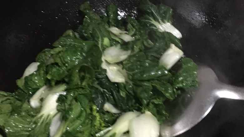 青菜番茄鸡蛋疙瘩汤！,如锅翻炒