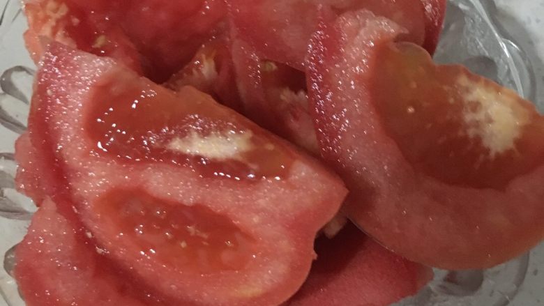 青菜番茄鸡蛋疙瘩汤！,番茄洗净切块