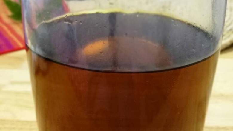 葱油拌杏鲍菇,特制香油(可参考菜谱秘制糍粑辣酱4-8步骤操作)
