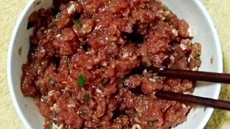 小馄饨+#挑战鸡蛋2的100种做法#,调好馅料。