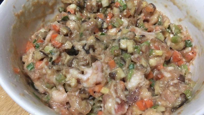 「吃货久久」酿肉虎皮青椒 吃的完这一盘的都是壮士!,准备完成