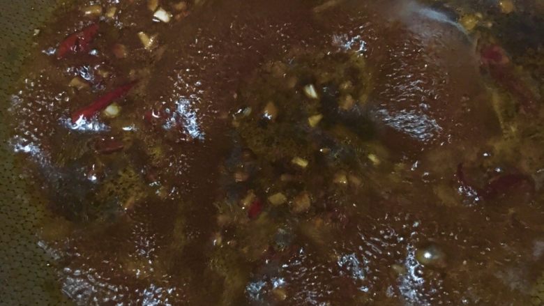 「吃货久久」酿肉虎皮青椒 吃的完这一盘的都是壮士!,倒入一点水 大火收汁 关火