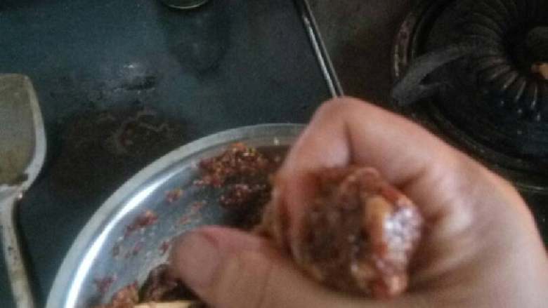 汆丸子,用手挤丸子