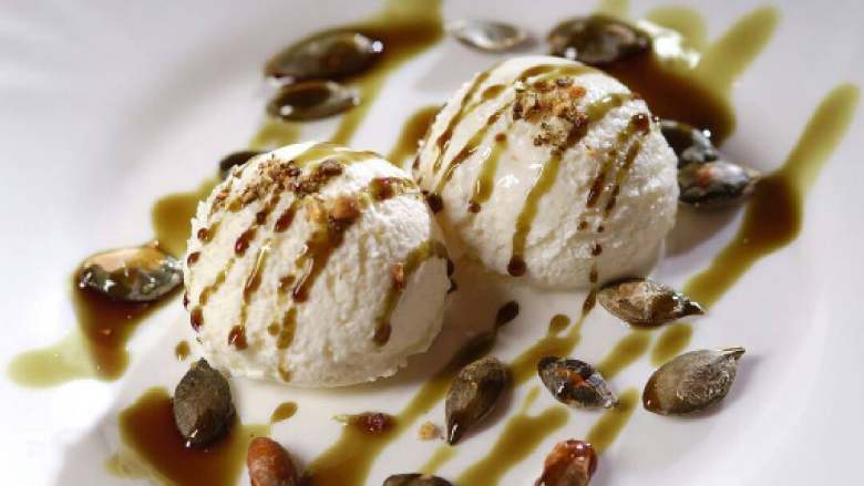 牛奶巧克力酱冰淇淋