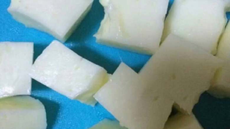 牛奶小方 ,拿出切块 
