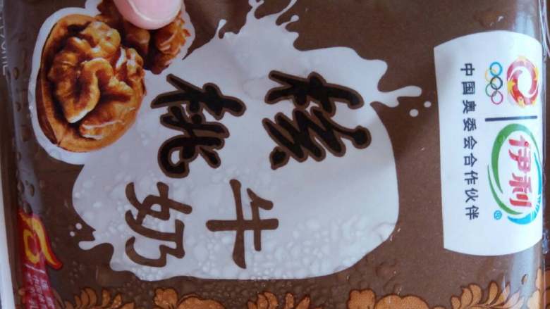 牛奶燕麦粥,将鲜奶加热后，倒入盛有燕麦的器皿中，根据个人口味儿，放入少许<a style='color:red;display:inline-block;' href='/shicai/ 10588'>糖</a>。