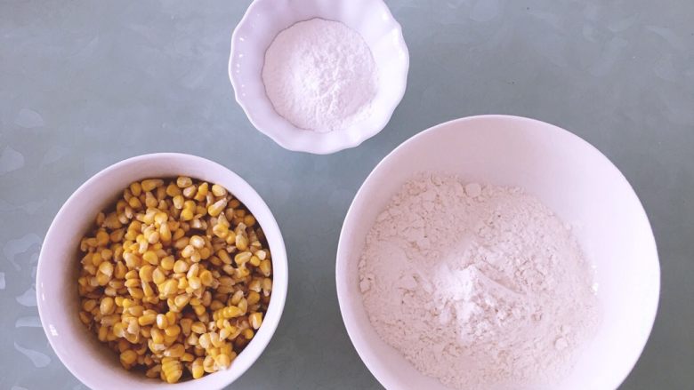 黄金玉米饼,玉米生脱粒或煮熟之后脱粒