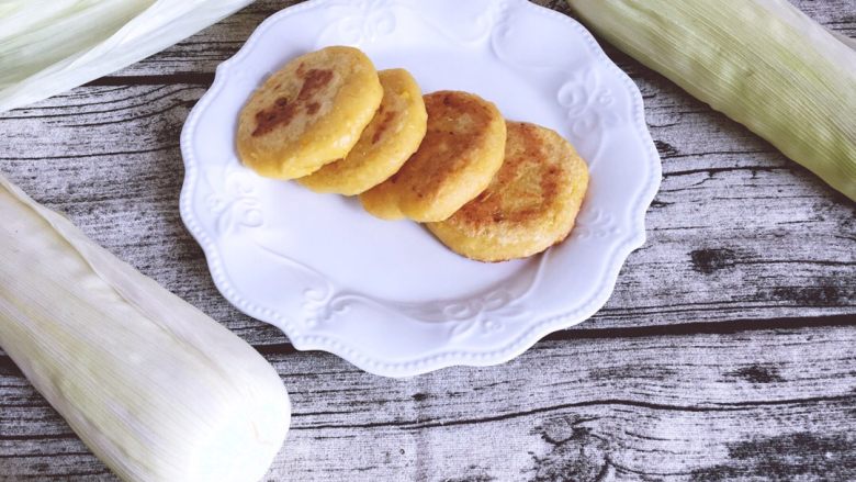 黄金玉米饼,早餐陪白粥小菜既营养又美味