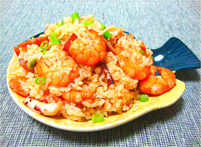 剩余食材的华丽逆袭：海鲜炒饭 