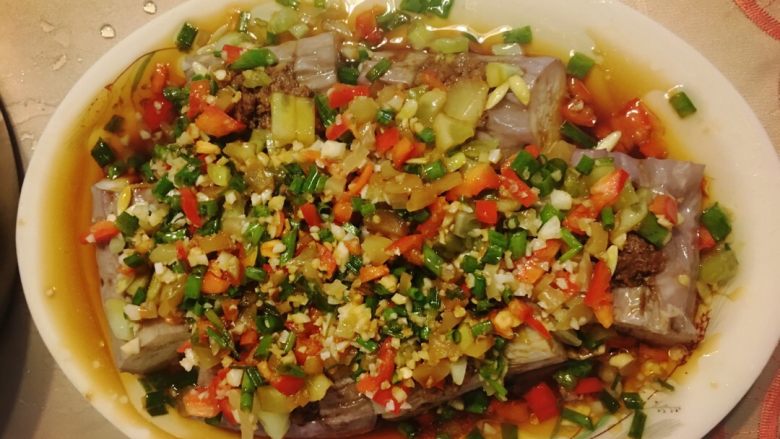 葱油五彩牛肉蒸茄子