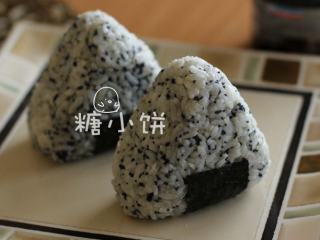 鱼籽三角饭团