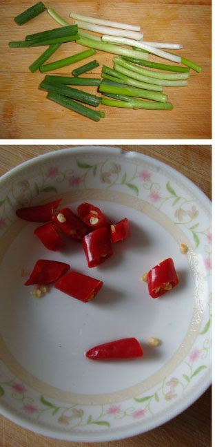 韩式拌墨鱼 ,<a style='color:red;display:inline-block;' href='/shicai/ 3232'>香葱</a>切段，蒜切末，<a style='color:red;display:inline-block;' href='/shicai/ 82'>小米椒</a>切圈