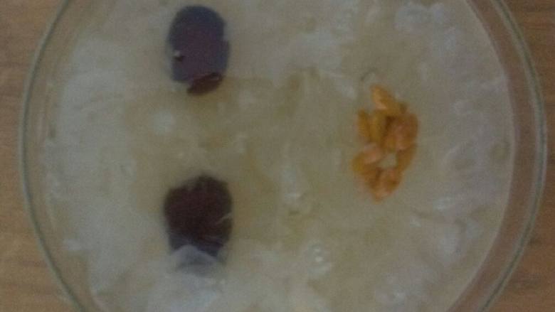 红枣银耳笑脸汤