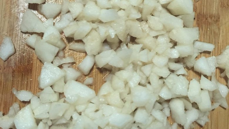 农家黄花梨果酱,梨一半剁丁