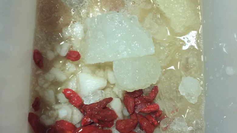 农家黄花梨果酱,用一盆将所有材料拌匀
