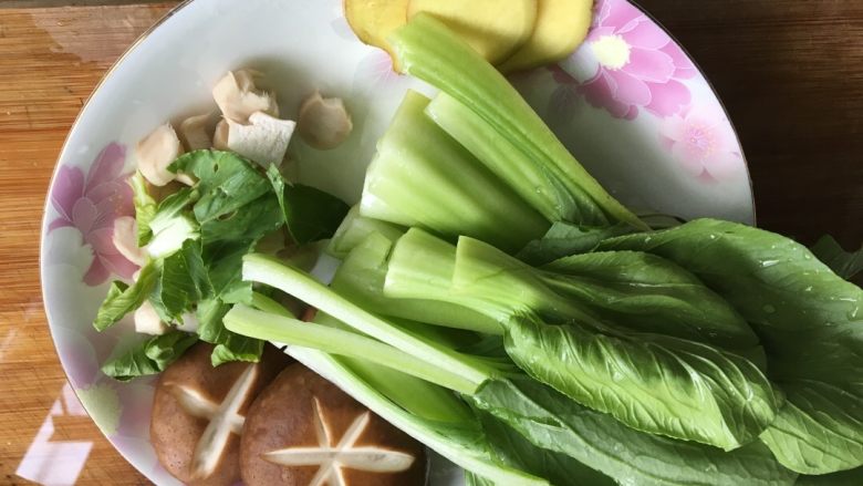 土豆猪肉饭,其他食材准备好
