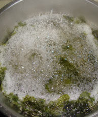 紫菜蛋花汤 ,紫菜连同泡紫菜的水一起烧开