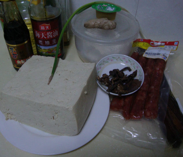 宫廷老豆腐,豆腐切大厚块，放入高压锅里