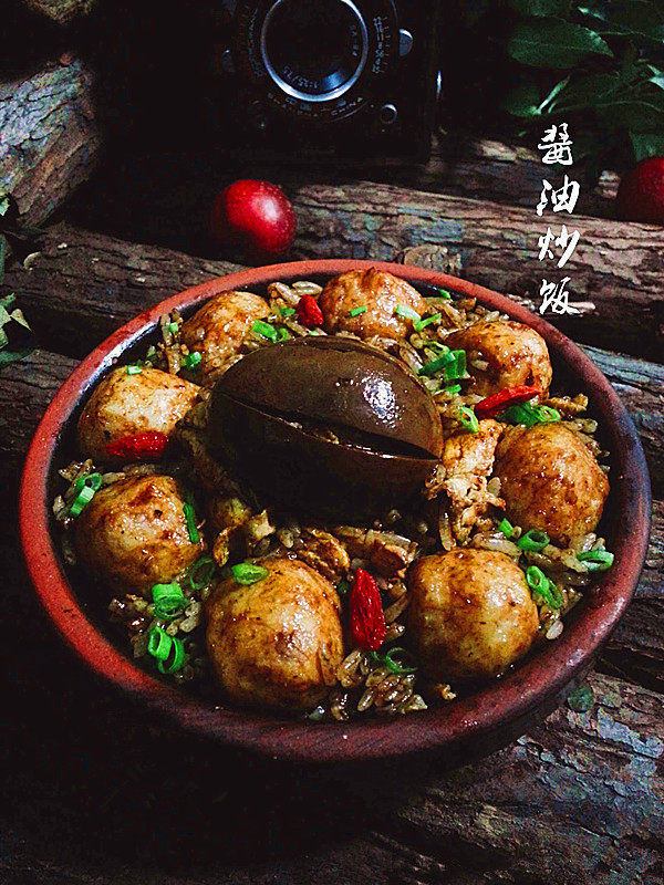 别恨自己的胃太小，这样做酱油炒饭让您一次爱个够 