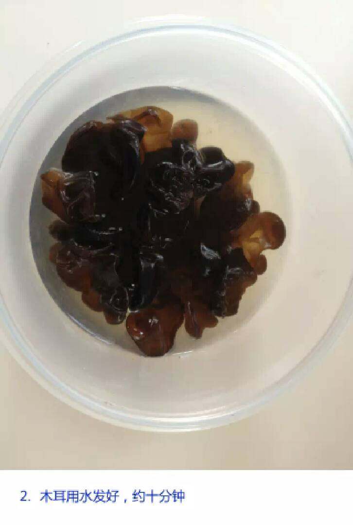 台式糖醋溜鱼片,配料:木耳泡发约十分钟