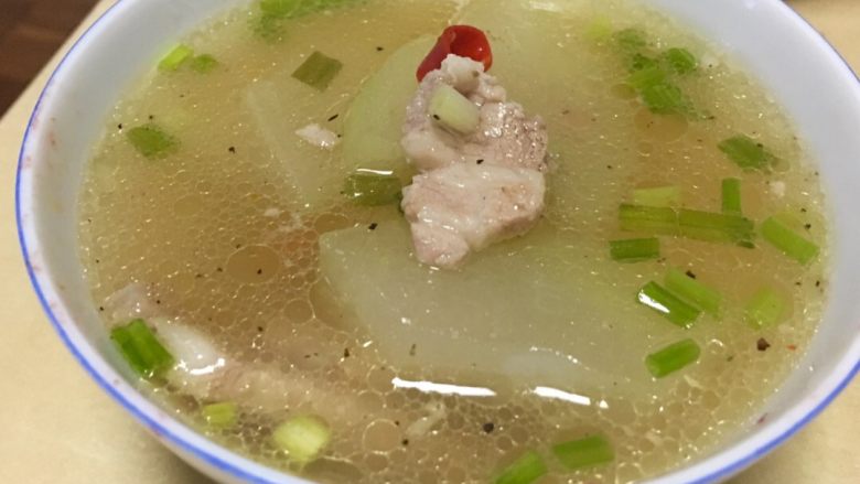 「吃货久久」泡饭也好好吃的冬瓜肉片汤,很好喝 我一人喝了两大碗 如果泡饭肯定也好吃😁😁