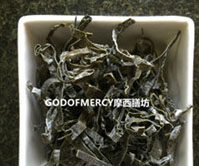 养颜瘦身防癌抗衰老的龙骨海带玉米汤,海带丝泡发洗净。