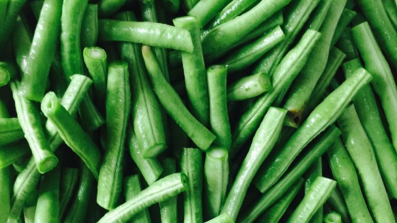 豆角土豆焖面,<a style='color:red;display:inline-block;' href='/shicai/ 3639'>豆角</a>切段