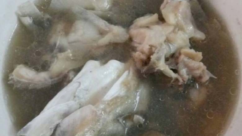 川芎白芷炖鱼头,OK!可以饮汤吃肉!