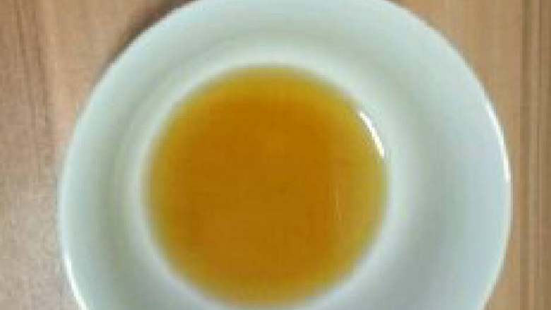 自制蜜汁叉烧(烤箱),.
取出肉,刷上蜂蜜,烤箱转到150度烤10分钟;翻另一面同样刷上蜂蜜烤10分钟。