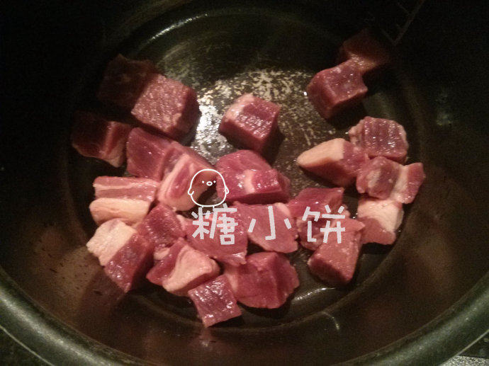 酥皮罗宋汤,牛肉切块焯水后捞出,洗净血沫
