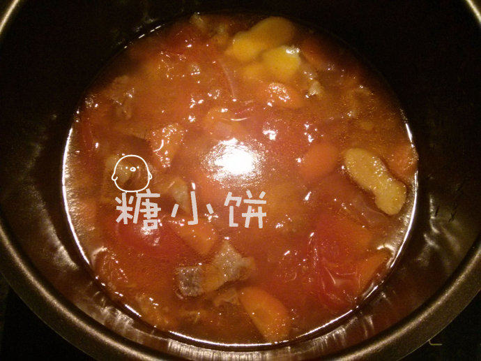 酥皮罗宋汤,加水至刚好没过所有材料,电高压锅上汽后压40分钟,自然放气后开盖
