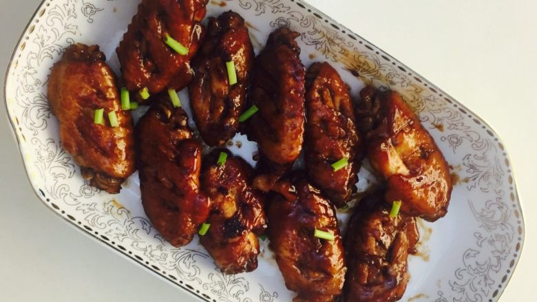 妖艳蜜汁可乐鸡翅🐔,出锅~撒葱花~啦啦啦~