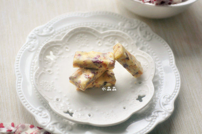 玫瑰花生牛轧糖