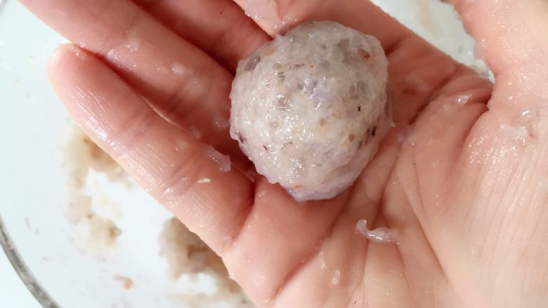 黄金玉米鲜虾球—虾肉的鲜美与玉米的清甜,圆滚滚的虾球做好啦,大小自己控制哈
