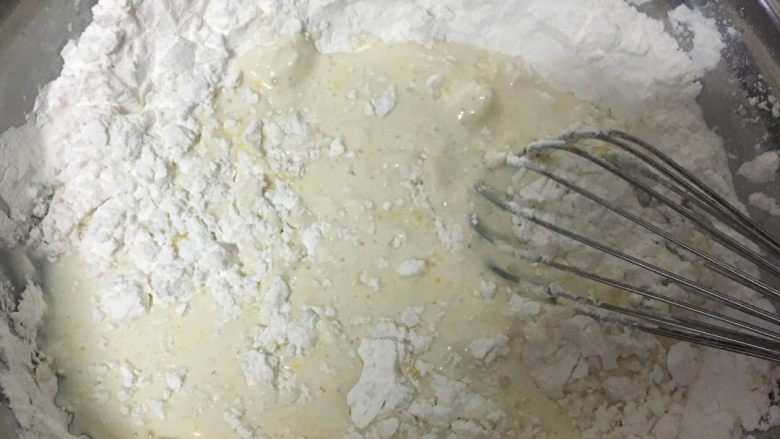 夏日榴莲雪媚娘,放温水里面搅拌