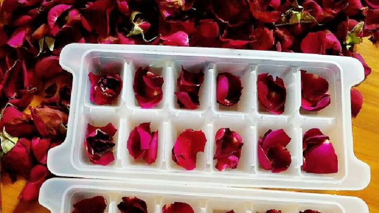 玫瑰花蜜,陶醉中……