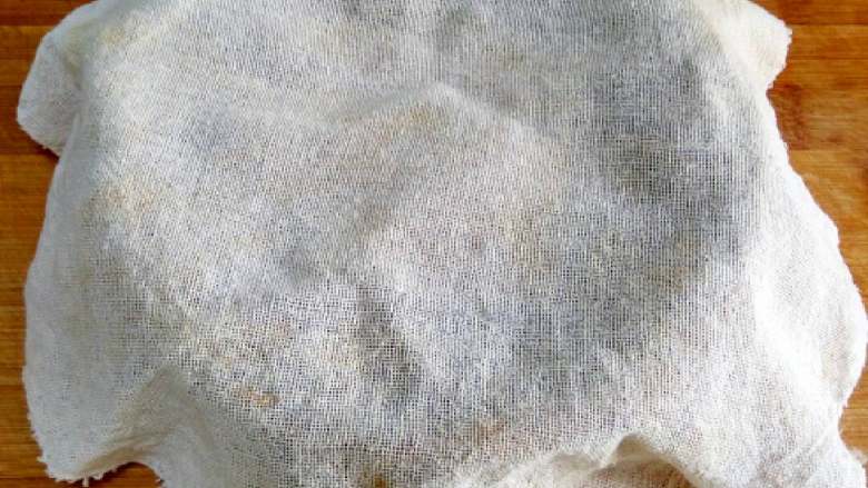 炸小果,搭上一个笼屉布，让面团醒二十分钟！