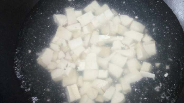 桥式肉羹(自恋啦,嘿嘿),放入豆腐丁