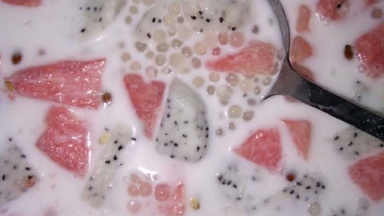 椰浆水果西米露,2,3,4,5图的食村倒在一起,完成了!
