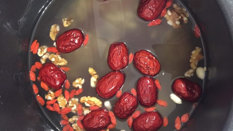 五谷杂粮粥—营养百分百,加适量水，用电饭锅煮粥档（煮好的粥急着吃，忘拍照了）