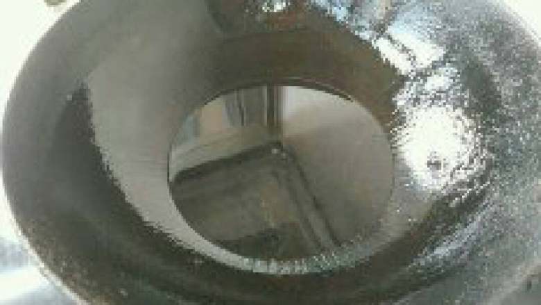 苦瓜煎蛋,锅中下油，加热

