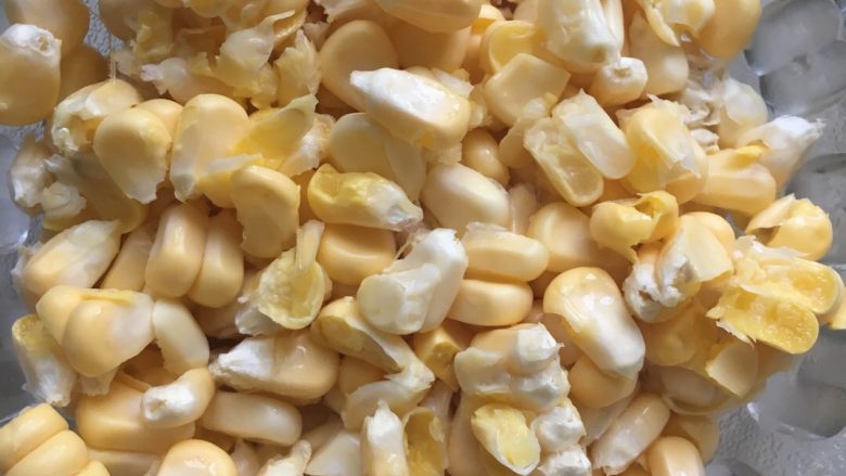 玉米🌽三文鱼牛奶浓汤🍲！,玉米🌽剥粒