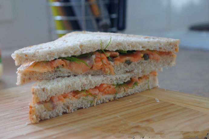 #夏天的味道#烟熏三文鱼三文治