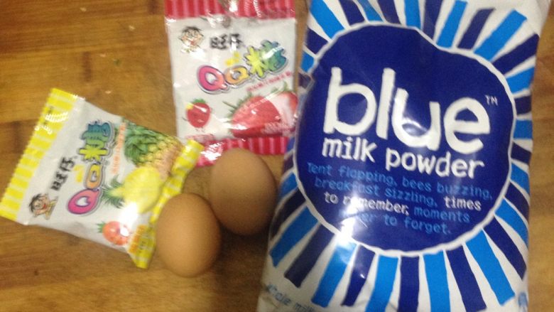 牛奶布丁,我用的奶粉。如果闲麻烦可以买成盒的纯<a style='color:red;display:inline-block;' href='/shicai/ 219'>牛奶</a>