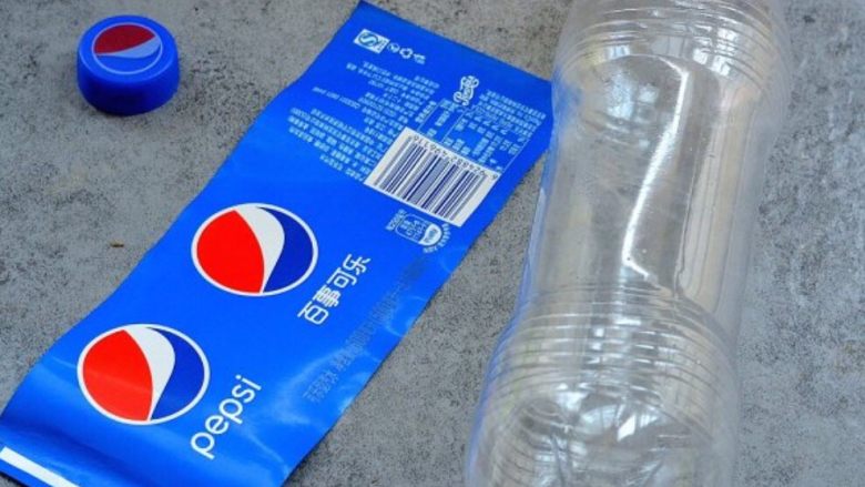 爆红可乐冰激淋蛋糕,<a style='color:red;display:inline-block;' href='/shicai/ 911'>可乐</a>空瓶吸睛吹干，不能有水，标签揭开备用。