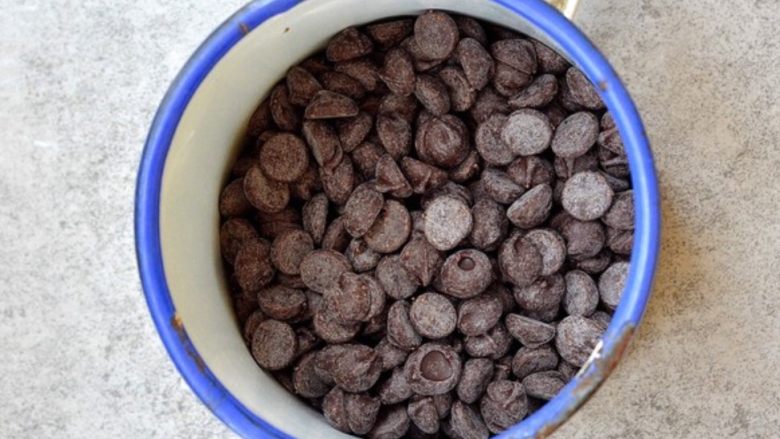 爆红可乐冰激淋蛋糕,60度热水融化巧克力，温度不用过高！