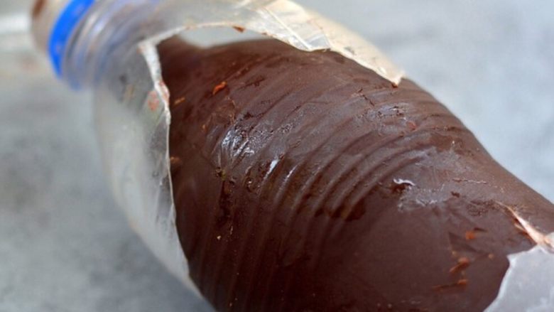 爆红可乐冰激淋蛋糕,慢慢脱模，花了也没关系，有商标遮住