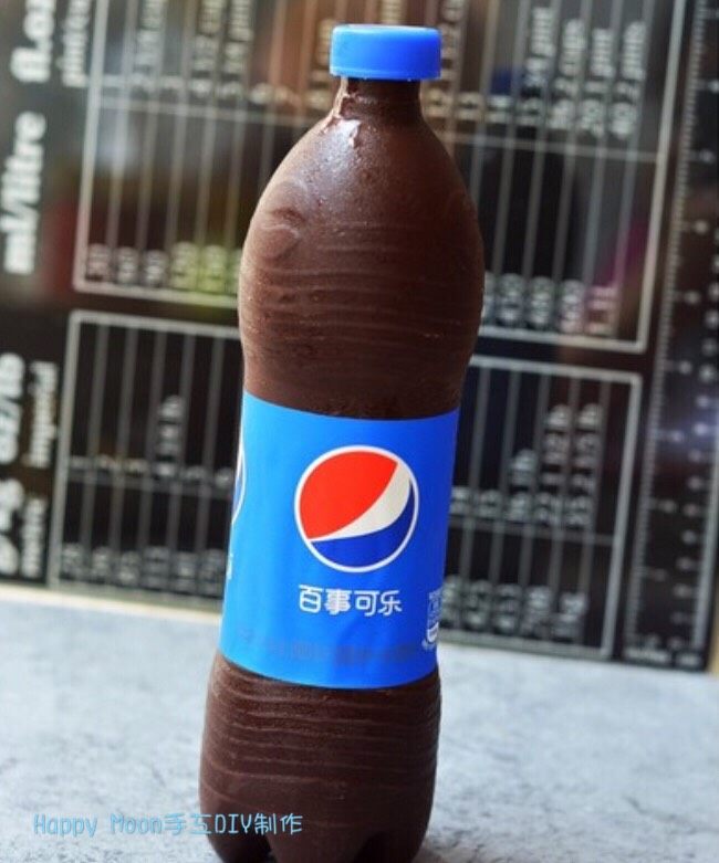 爆红可乐冰激淋蛋糕,完美，就是这个样，贴上商标，你能区分吗？嘻嘻………