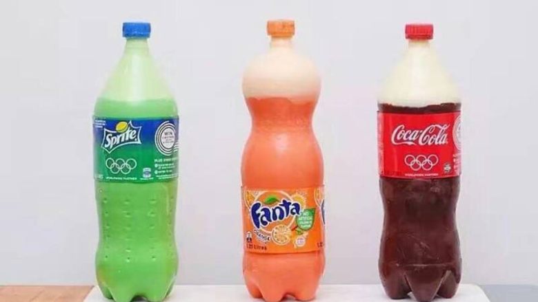 爆红可乐冰激淋蛋糕,还可以做出很多种口味哟，喜欢的吃货们请给我点赞或关注哟，我是Happy Moon手工DIY烘培坊kitty，感谢大家一直以来的关注，未来会有更多作品呈现和大家一起分享。