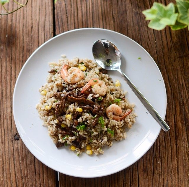 黑椒牛肉丝五彩虾仁炒饭